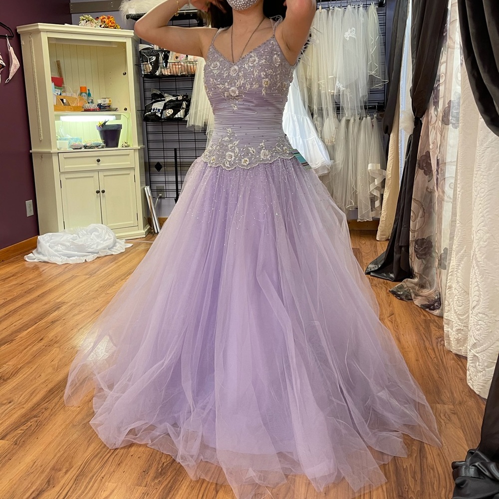 Alyce Lilac PROM DRESS size 8, fits like 4-6